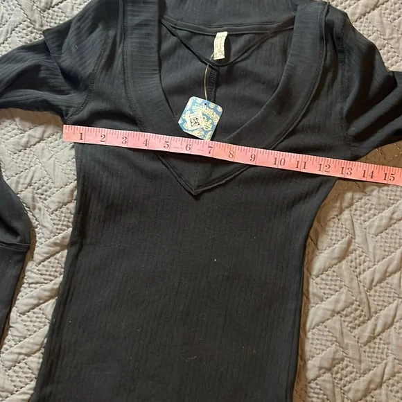 NWT Free People : Black Long Sleeve VNeck - XS - Picture 4 of 8